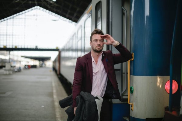 Strój koktajlowy męski – jak powinien wyglądać?