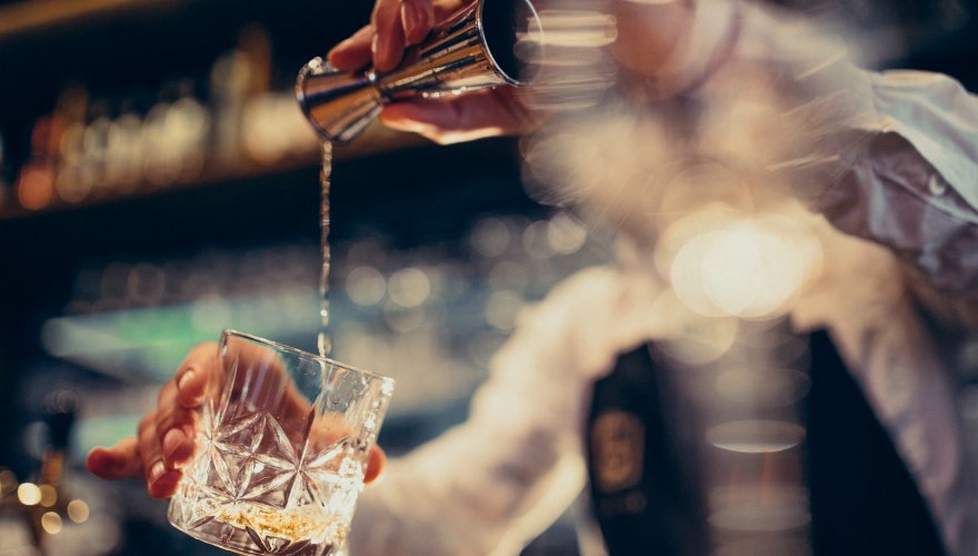 Z czym i jak najlepiej pić Jägermeistera? Poznaj sposoby